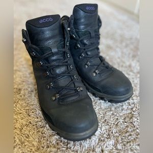 Women’s hiking boots Ecco size 9.5